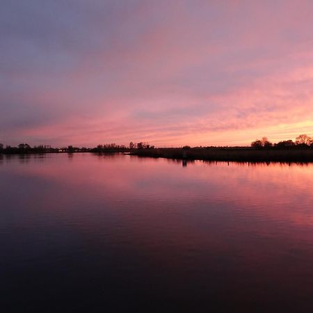 Mooi Vakantiehuis Prachtig Gelegen Aan Het Water Rijpwetering 外观 照片