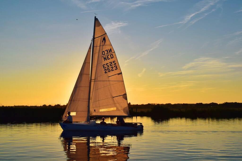 Mooi Vakantiehuis Prachtig Gelegen Aan Het Water Rijpwetering 外观 照片