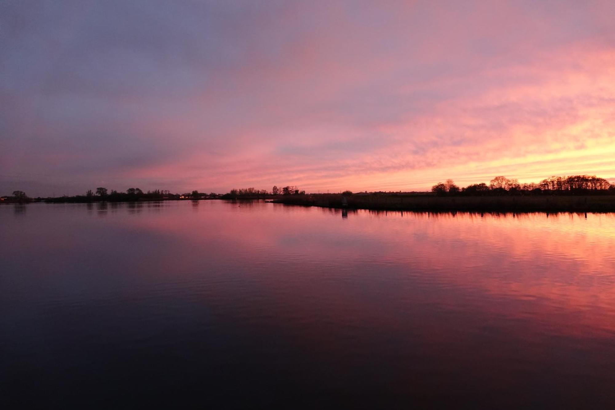 Mooi Vakantiehuis Prachtig Gelegen Aan Het Water Rijpwetering 外观 照片